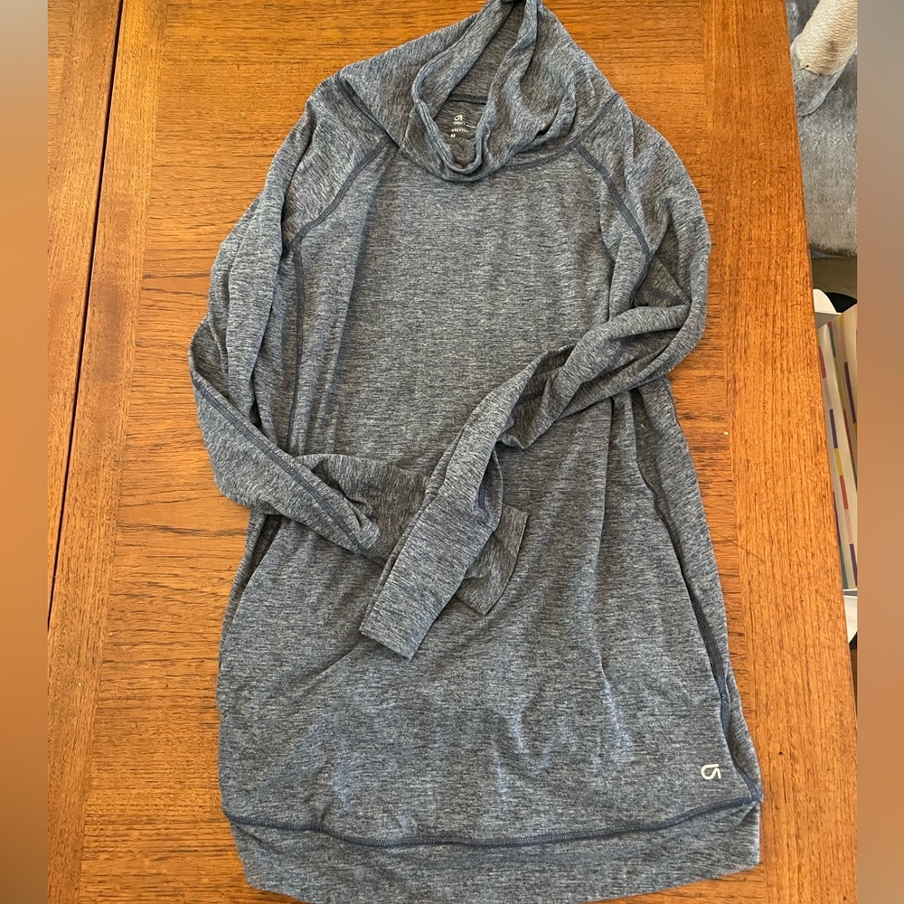 GAPfit Maternity Breathe Top